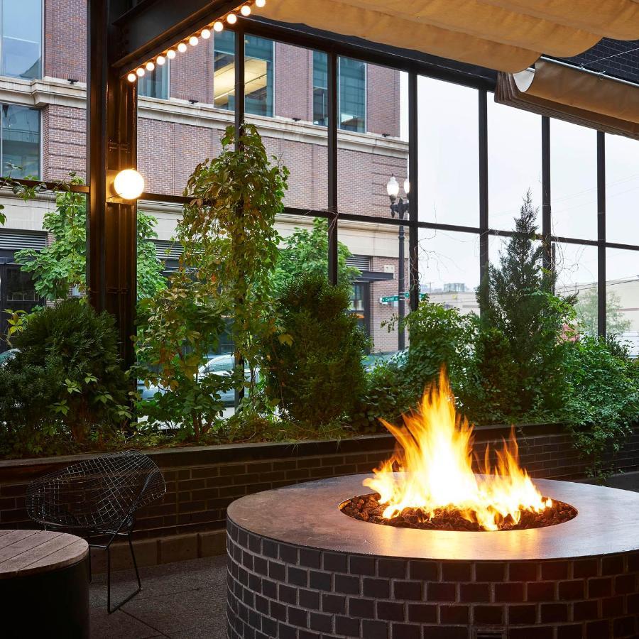 The Emily Hotel Chicago Exterior photo
