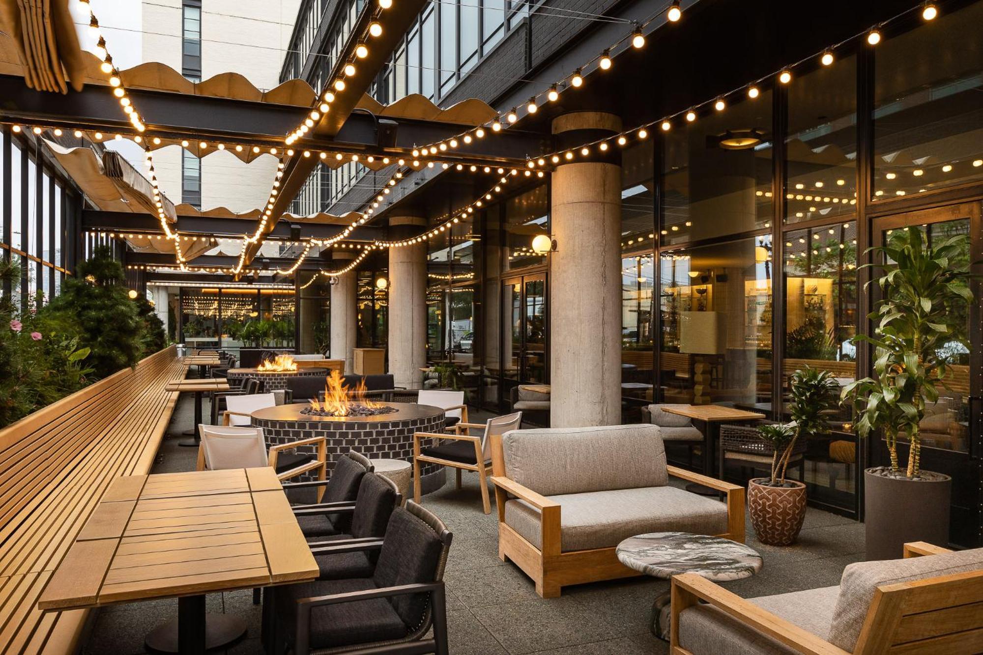 The Emily Hotel Chicago Exterior photo